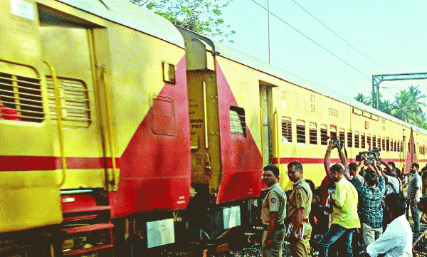 Fire at train; NIA team in Kannur