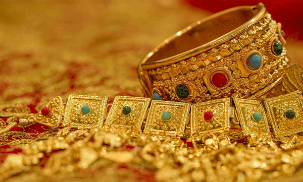gold prices at one year high in uae trends indicate further raise