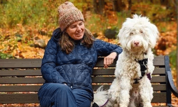 deaf and blindf, blind: A dog that recognizes its owner by touch: Video goes viral