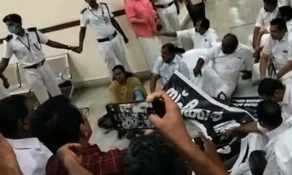 conflict in legislative assembly show cause notice for pas of six mlas for take of vishuals