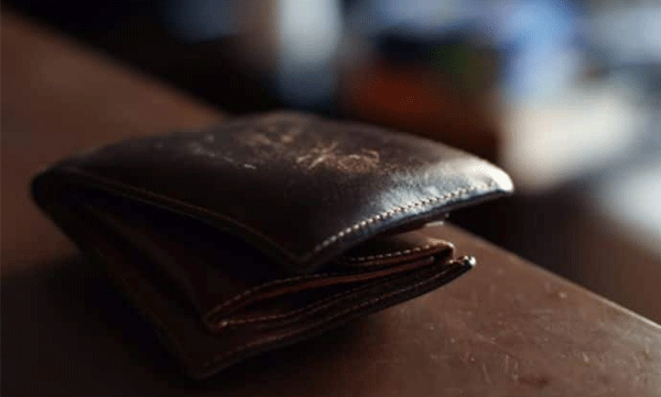 netizens praise for finding the owner of the lost wallet in the cafe and returning the wallet