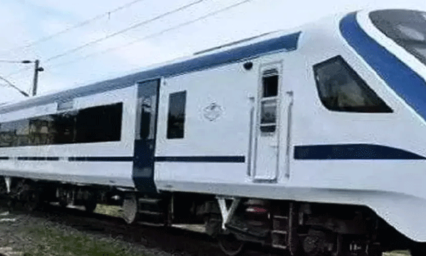 stone pelted on vande bharat train in tirur
