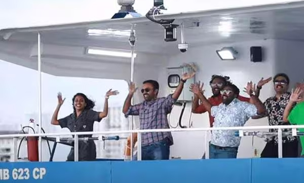 nalla-nilavulla-rathri-team-at-water-metro