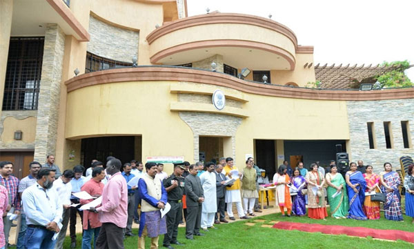 Sudan rival force looting Indian Embassy