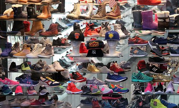 A gang of three masked men entered a shoe shop and stole sandals worth Rs 10 lakh