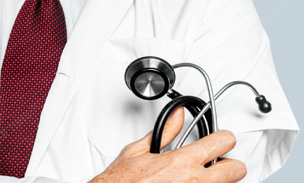 doctor collapsed while treating a patient at kottarakkara hospital kollam