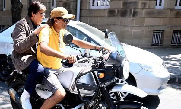 actor-amitabh-bachchan-thanks-stranger-for-dropping-him-to-shoot-location-on-time