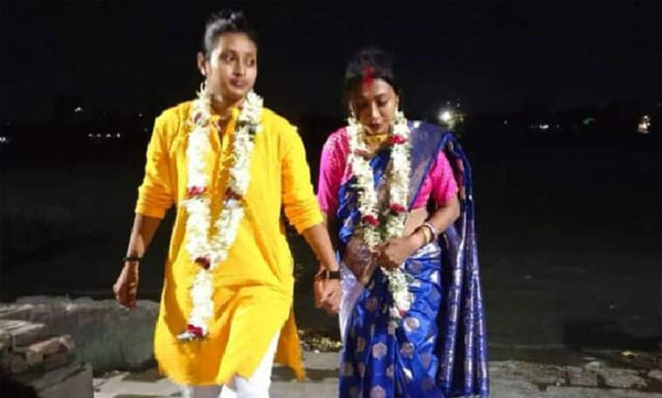 Homosexuals get married following Bengali customs