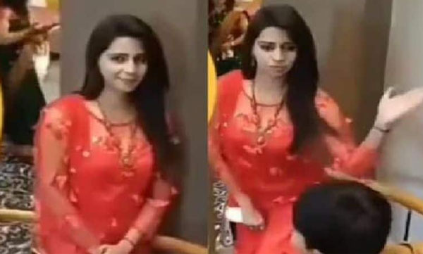 The social media video shows that the young woman was cruel to the child who came into the frame while taking the photo...