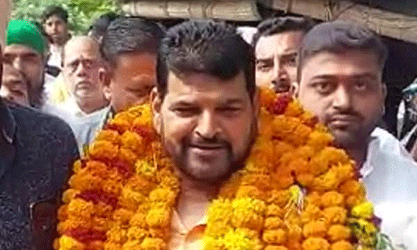 ‘I saw he standing next to her" international referee against Brij Bhushan