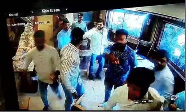 bjp leader thrashed by ps