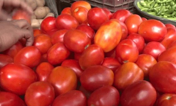 Tomato prices soar above Rs 100 per kg in Bengaluru