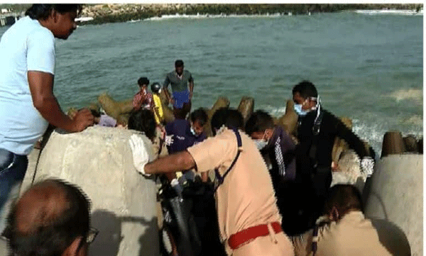 one more dead body found from muthalappozhi one person to find