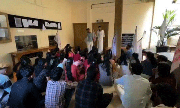sfi has locked the teachers in kaladi sanskrit university s koilandi centre