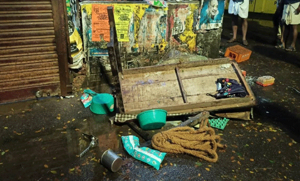 locals destroyed shop after sale of illegal drugs in kannur