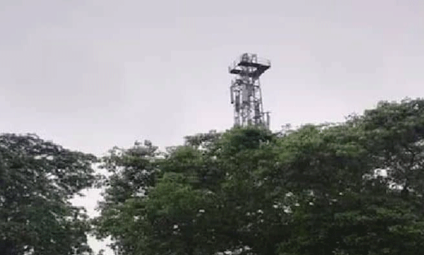 man demanding marry girl of his choice climbs 100 feet mobile tower