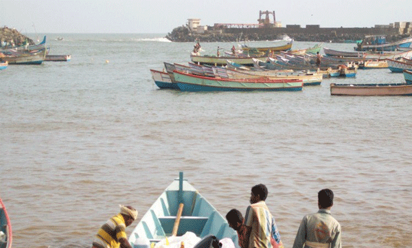 strong winds and bad weather advice not to go fishing