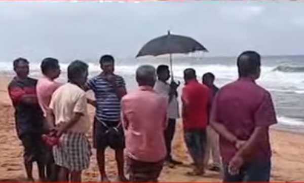 തുമ്പയില് വള്ളം മറിഞ്ഞ് ഒരാളെ കാണാതായി