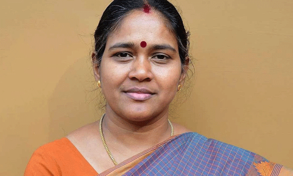 sobha surendran takes a dig at cpm and congress