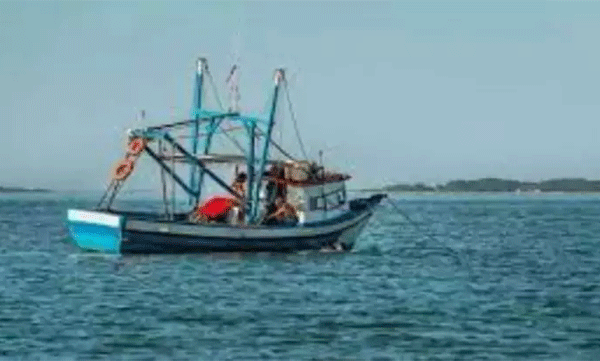 indian fishermen from tn attacked by sri lankan pirates