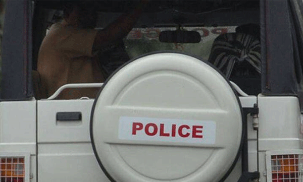 drug mafia attacked policemen by pelting stones: Two arrested