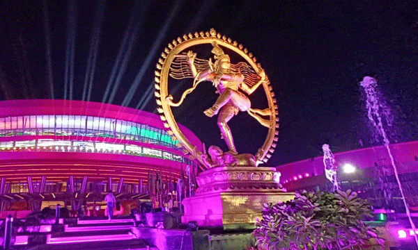 27 feet tall idol in 7 months