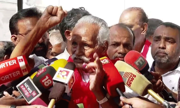 gro vasu aganist pinarayi government