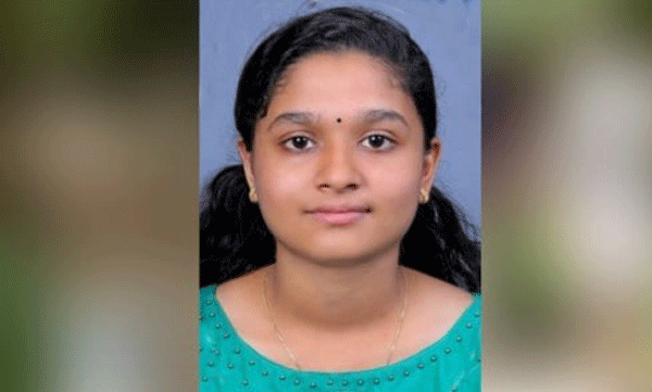 nursing student died who attacked by yong man in perumbavoor