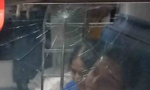 stone pelted on kerala express at ottapalam