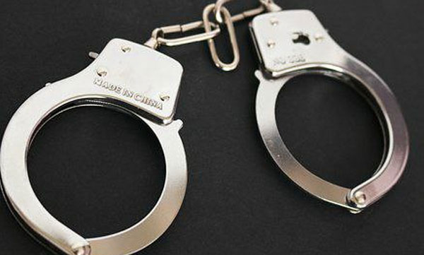 
Two people who stole the Innova car of a friend's acquaintance and pawned it were arrested