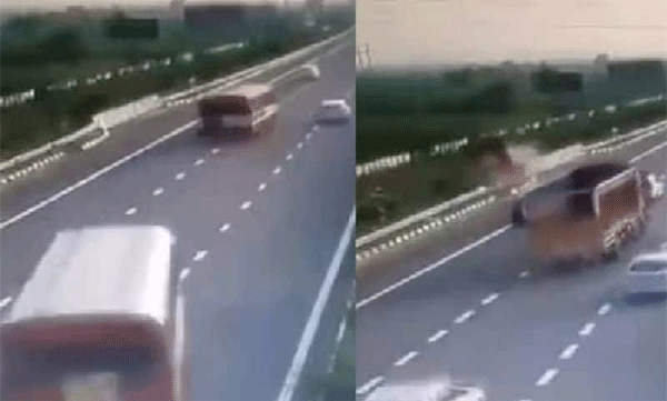 driver suffer heart attack bus crashes at delhi meerut expressway