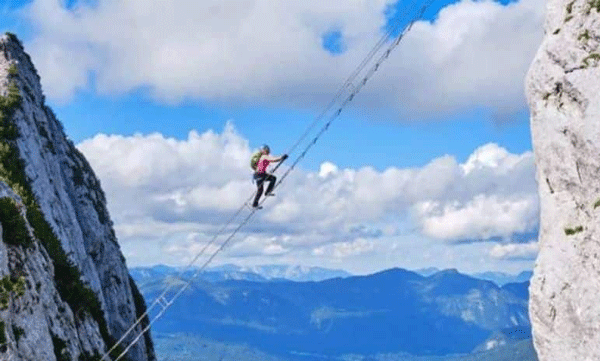  falls  from sky stairways : British youth dies