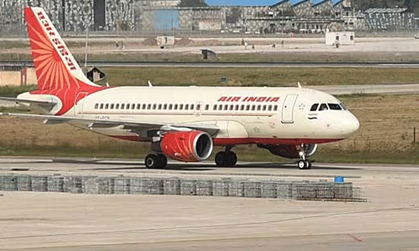 Delhi-Pune flyers wait for pilot for 2 hours in aircraft