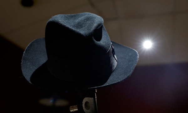 michael-jacksons-iconic-moonwalk-hat-sells-for-77-640