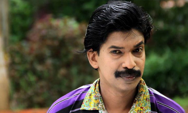 '100 കോടി ക്ലബ്ബില്‍ സിനിമ കേറീന്ന് പറയുന്നതൊക്കെ വെറും തളള്' ; കലയെ ഇഷ്ടപ്പെടുന്നവന്‍ എന്തിനാണ് ഇങ്ങനെ തള്ളിമറിക്കുന്നതെന്ന് സന്തോഷ് പണ്ഡിറ്റ് 
