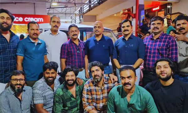 original-kannur-squad-team-has-arrived-to-watch-kannur-squad