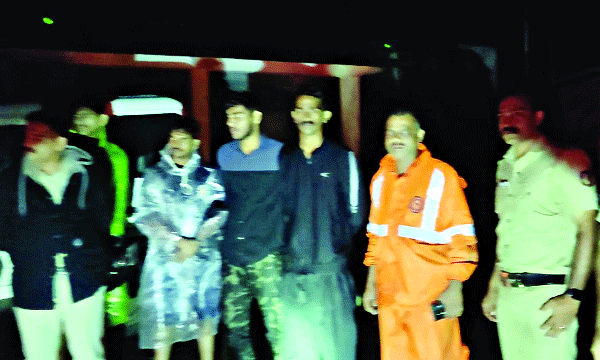 travellers trapped in mountain