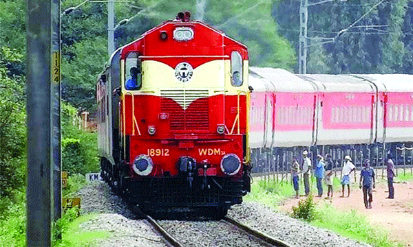 NEET aspirant, 17, rejects advances of man, pushed in front  train