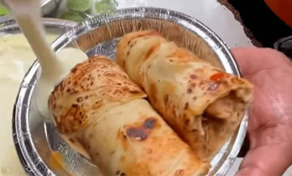 'Hygienic shawarma' made in a street stall: Netizens criticized the video for not being clean.
