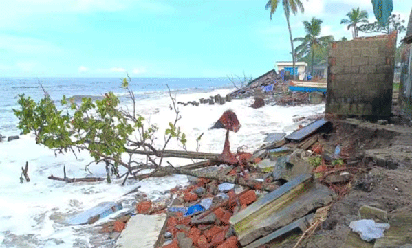 
Ambalapuzha sea rages: Houses in danger of collapsing