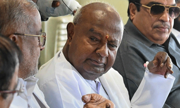 HD Deve gowda changed his statement against pinarayi vijayan

