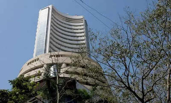 Investors lose Rs 5.78 lakh crore as Sensex tanks 800 points