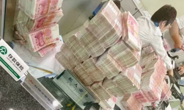 Argument with bankers: Crores withdrawn at once by Kotiswaran: Employees tired of counting