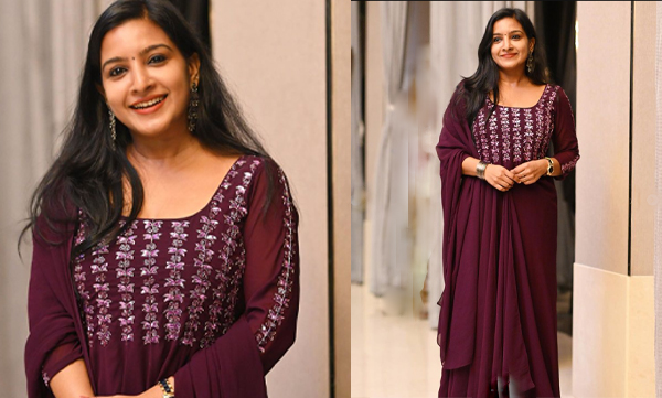 Alphy Panjikkaran look stunning in coffee brown gown, pictures trending