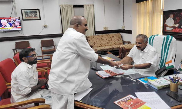 Idukki district president gives memorandum to forest minister