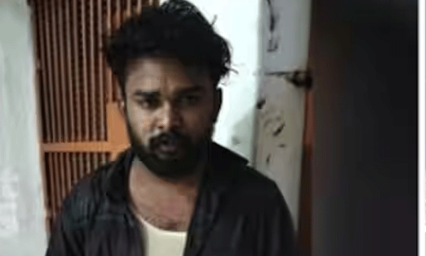 kerala-police-vehicle-attacked-by-a-youth-in-palakkad