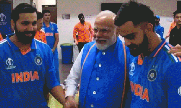 narendra modi in uteam indias dressingroom