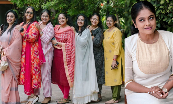 Manju pillai shares pictures with 90's malayalam heroines