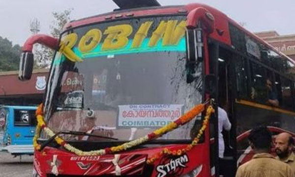 The High Court has stayed the process of revoking the permit of Robin Bus
