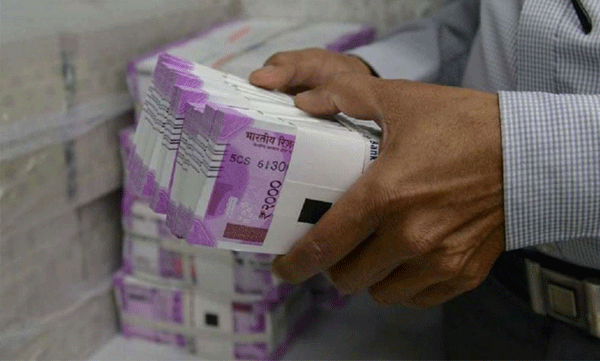  RBI says Rs 2000 notes totalling Rs 9760 crore still with public
